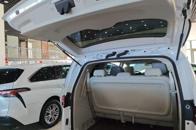 Used Buick GL8 2022 Land Business Class 652T Luxury Model Trunk