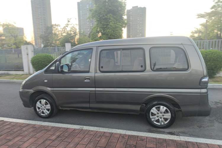 Used FORTHING Lingzhi 2017 V3 1.5L 7-seater Standard Model
