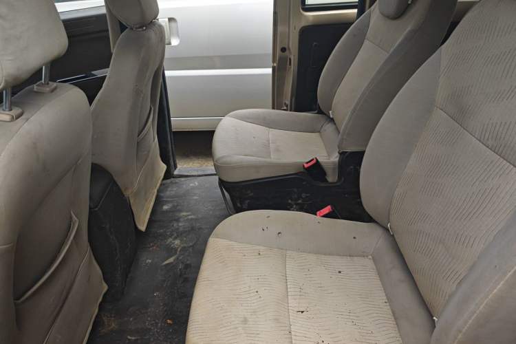 Used Wuling Rongguang V 2016 1.5L Standard Version
