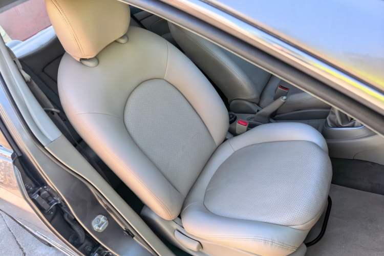 Used Nissan Sylphy 2016 Classic 1.6XE Manual Leading Edition Right Front Seat