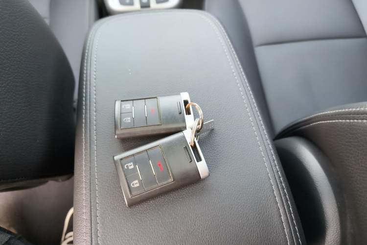 Used Chevrolet Captiva 2017 2.4L 4x4 Flagship Edition 7-Seater
