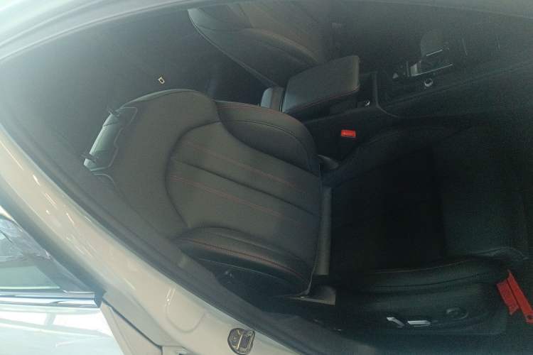 Used Audi A4L 2025 2 Million Units Enjoyment Version 40 TFSI Luxury Dynamic Edition