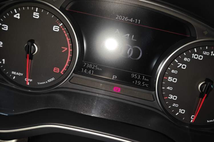 Used Audi A4L 2019 40 TFSI Ambition China VI Odometer Close Up