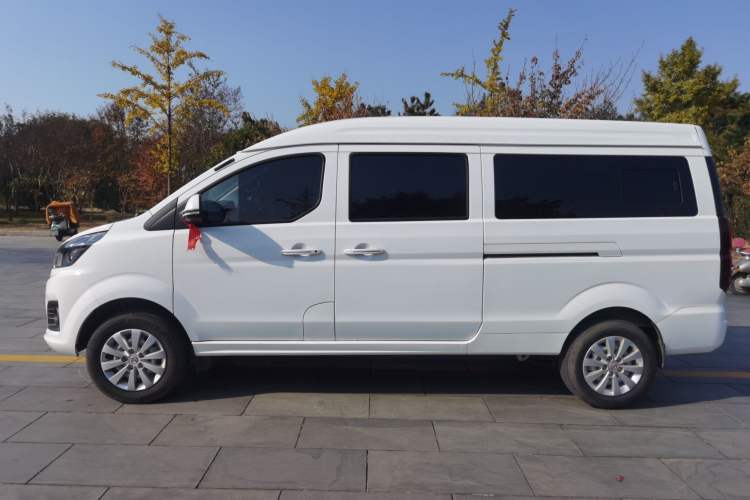 Used Jinbei Gold Hiace 2024 1.5L Passenger Vehicle Engineering Lion 9 Seats
