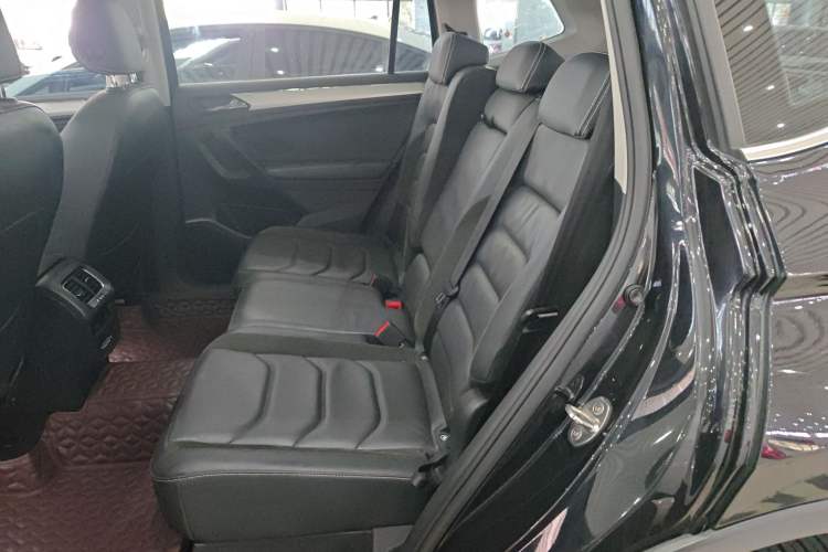 Used Volkswagen Tiguan L 2020 330TSI Automatic Two-Wheel Drive Panoramic Comfort Edition China VI Standard Interior 2