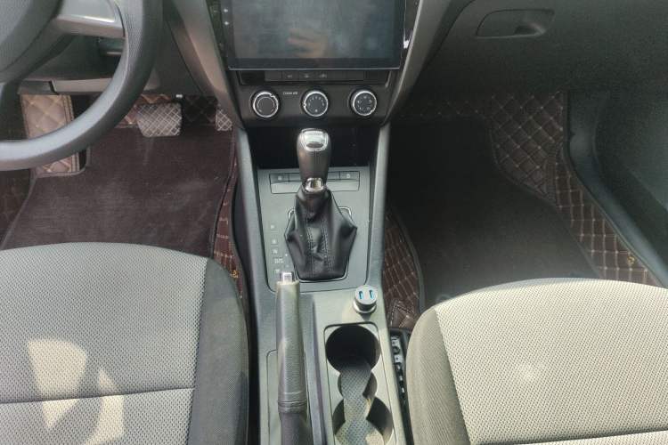 Used Skoda Octavia 2017 1.6L Automatic Front-Wheel Drive Model