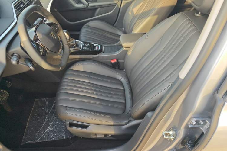 Used Peugeot 408 2022 1.6T Light-Chasing Edition Interior 3