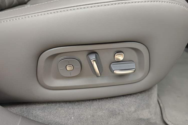 Used Nio ET7 2024 75 kWh Executive Signature Edition Left Rear Seat