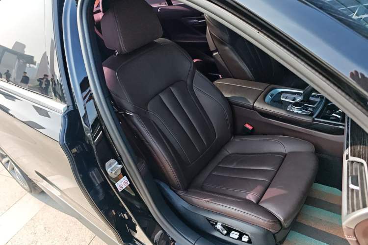 Used BMW 7 Series 2018 730Li Leading Model M Sport Package Right Front Seat