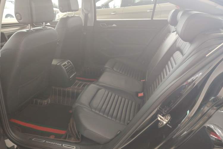 Used Volkswagen Magotan 2019 330TSI DSG Luxury Version China VI Standard Interior 1