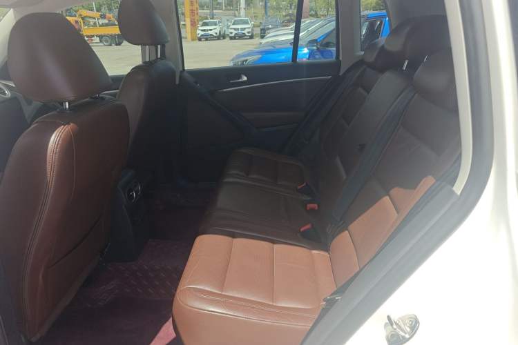 Used Volkswagen Tiguan 2015 1.8TSI Automatic Two-Wheel Drive Luxury Model Interior 2