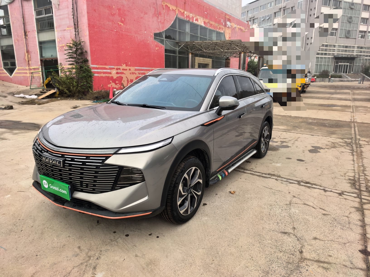 Под передней частью автомобиля