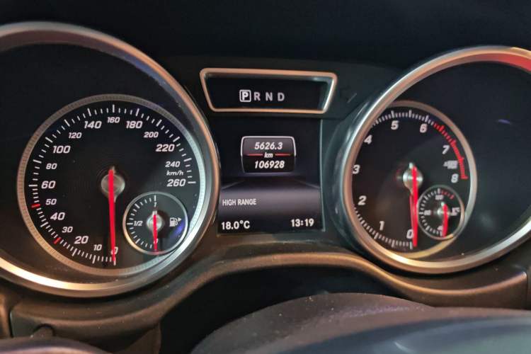 Used Mercedes-Benz G-Class 2016 G 500 Odometer Close Up