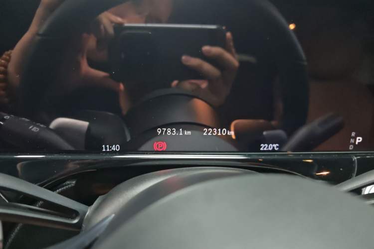 Used Mercedes-Benz E-Class 2025 E 300 L Prestige Edition Odometer Close Up