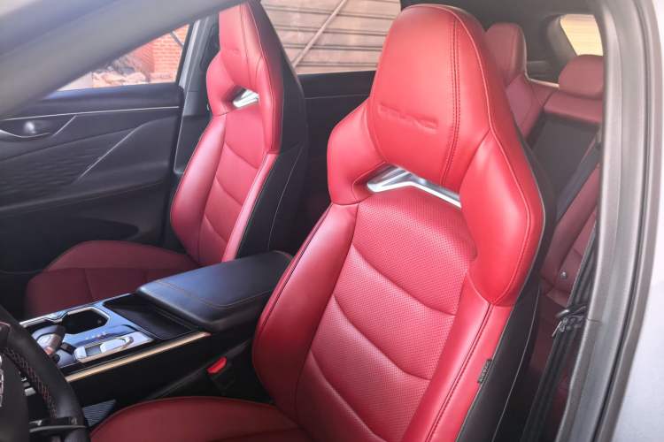 Used BAIC Rubik 2022 1.5T DCT Platinum Edition Interior 5