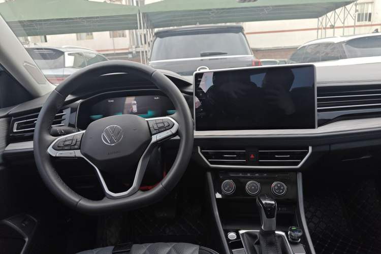 Used Volkswagen Sagitar 2023 300TSI DSG Excellence Edition Center Console