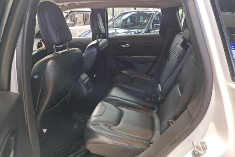 Used Jeep Cherokee 2016 2.4L Leading Edition