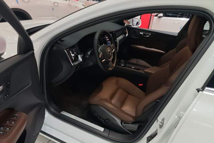 Used Volvo S60 2025 B4 Zhiyi Luxury Edition