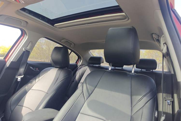 Used Mazda 3 Axela 2016 Sedan 1.5L Automatic Luxury Model Interior 2