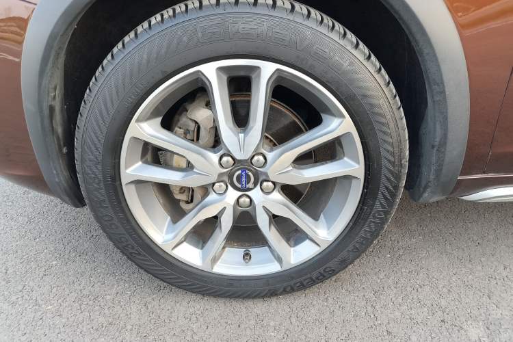 Used Volvo V60 2016 Cross Country T6 AWD
