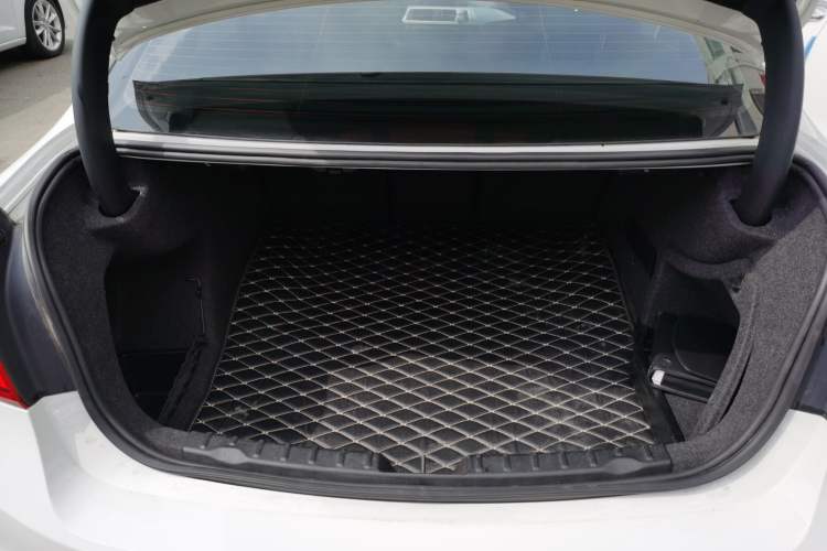 Used BMW 3 Series 2015 320Li Luxury Edition Fashion Model
