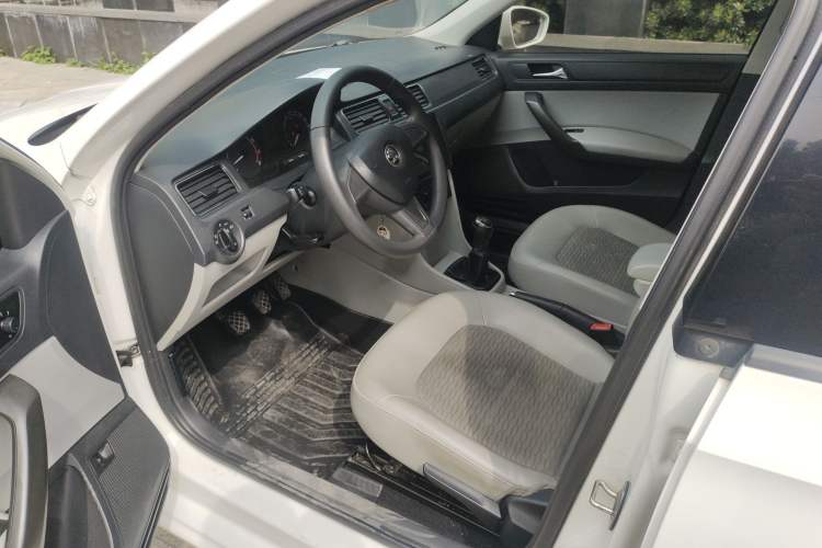 Used Skoda Rapid 2015 1.6L Manual Smart Selection Model