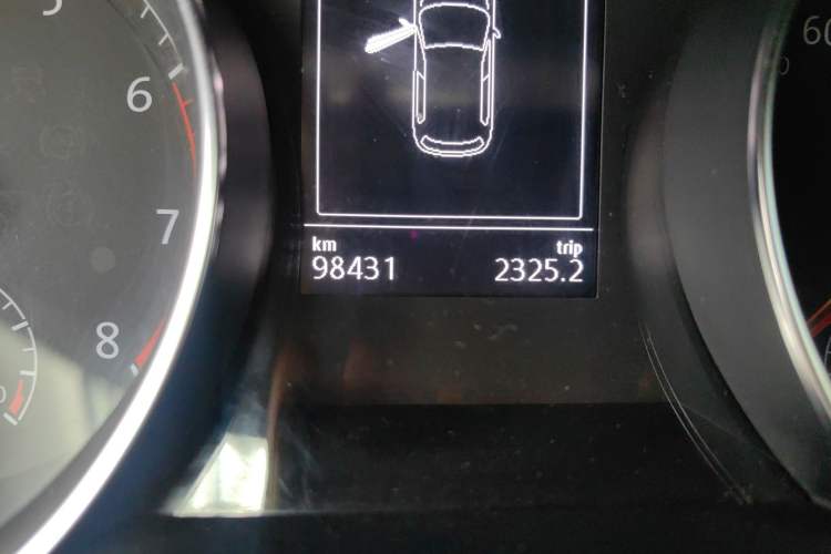 Used Volkswagen Golf 2019 280TSI DSG Comfort Version China VI Standard Odometer Close Up