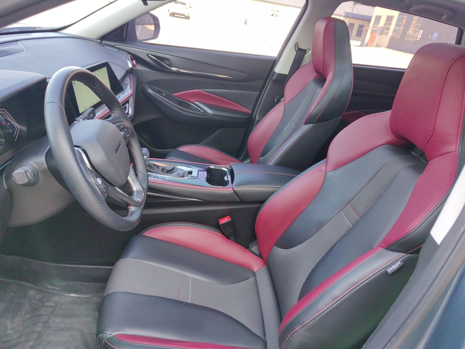 المقاعد الأمامية داخل السيارة