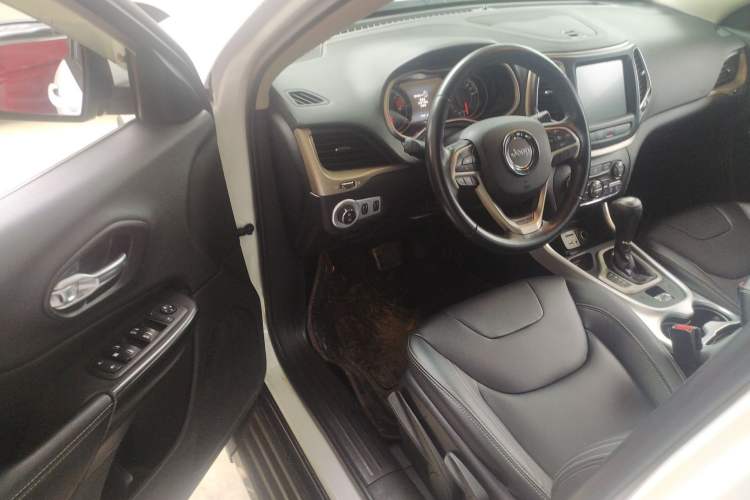 Used Jeep Cherokee 2016 2.0L Smart Version