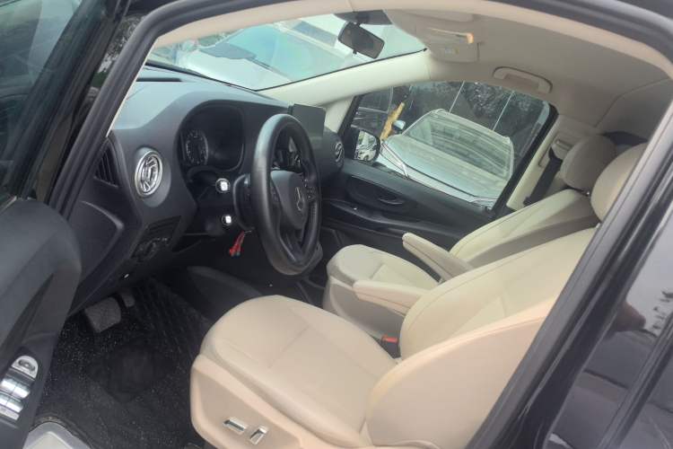 Used Mercedes-Benz Vito 2023 2.0T Elite Version 9 Seats
