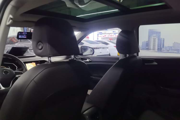 Used Volkswagen Tacqua 2020 1.5L Automatic Yue Headliner