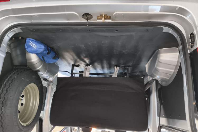 Used CHANGAN KAICHENG Ruixing M60 2023 1.6L CNG Comfort-Grade 6-Seater Passenger Vehicle Interior 8