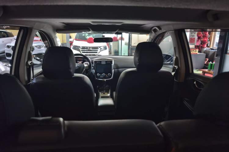 Used Nissan Tiida 2016 1.6L CVT Cool Dynamic Edition Interior 5