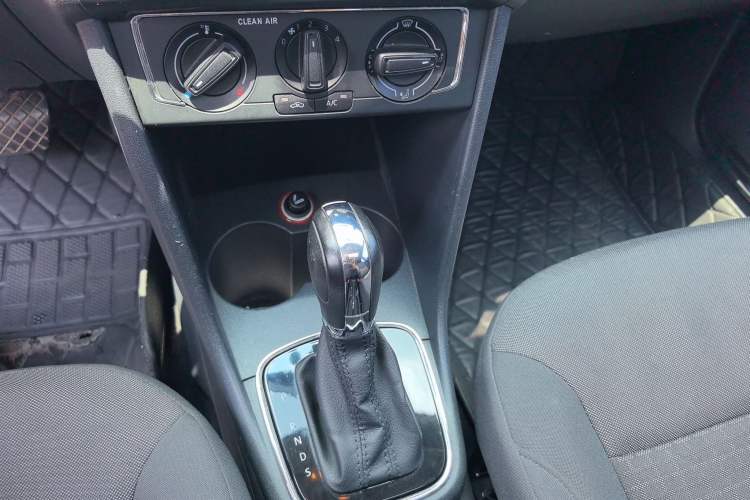 Used Volkswagen Polo 2016 1.6L Automatic Comfort Model