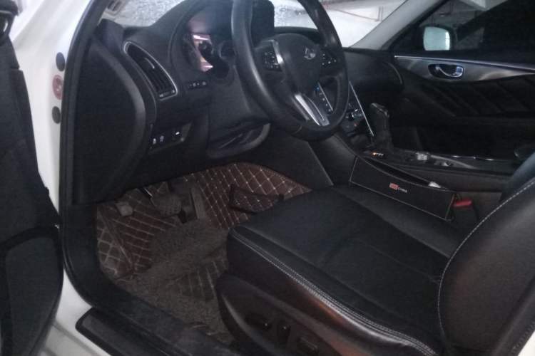 Used Infiniti Q50L 2018 2.0T Enjoyment Version China VI Standard