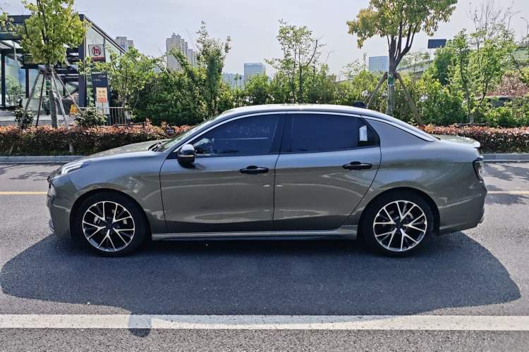 Used Lynk & Co 03 2022 2.0TD DCT JingPro Exterior 2