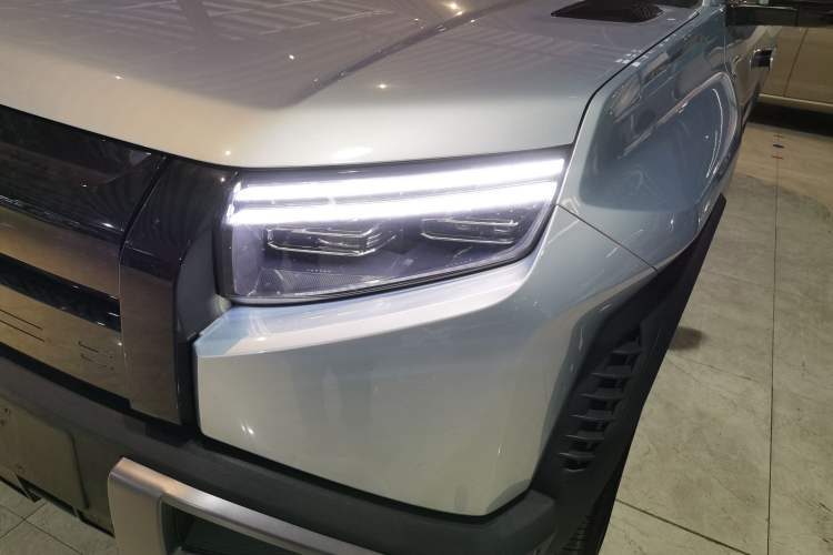 Used Formula Leopard Titanium 3 2025 501 km Range Rear-Wheel Drive Intelligent Driving Max Edition
