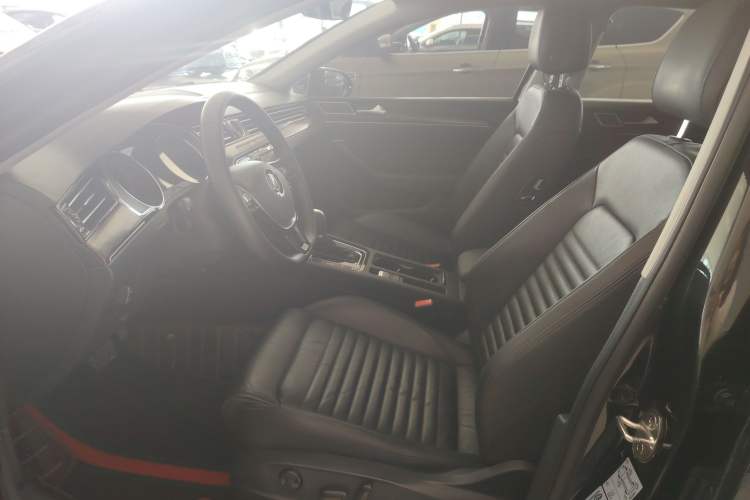 Used Volkswagen Magotan 2019 330TSI DSG Luxury Version China VI Standard Interior 4