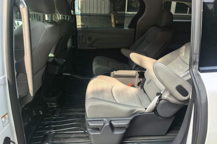 Used Toyota SIENNA 2024 2.5L Hybrid Comfort Edition