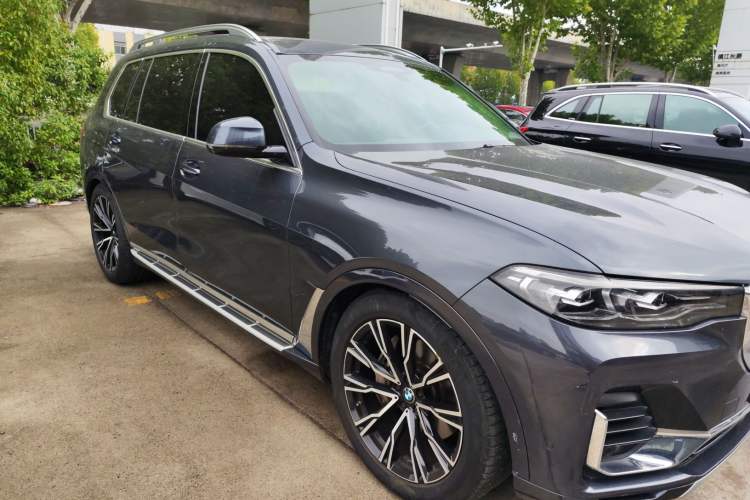 Used BMW X7 2021 xDrive40i Luxury Package with Leading Features
