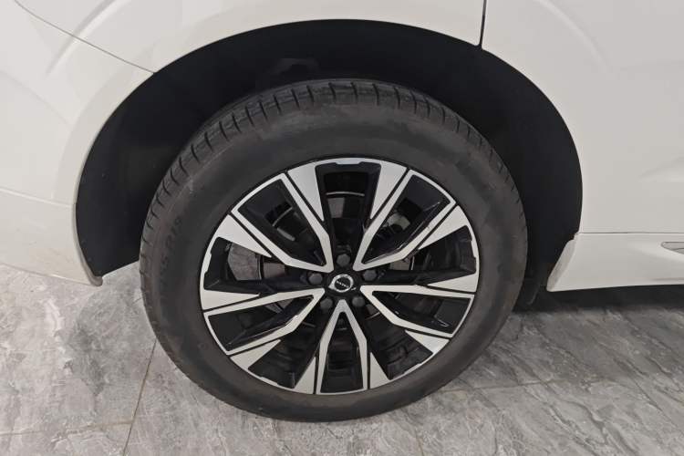 Used Volvo XC60 2024 B5 4x4 Smart Luxury Edition
