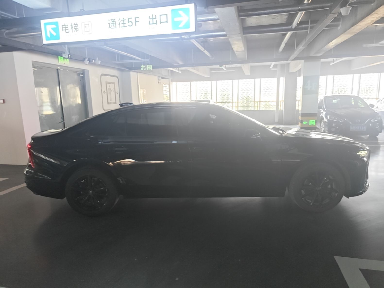 Hongqi H5 2025 2.0T Automatic Xuan Ying Edition — снимка 6