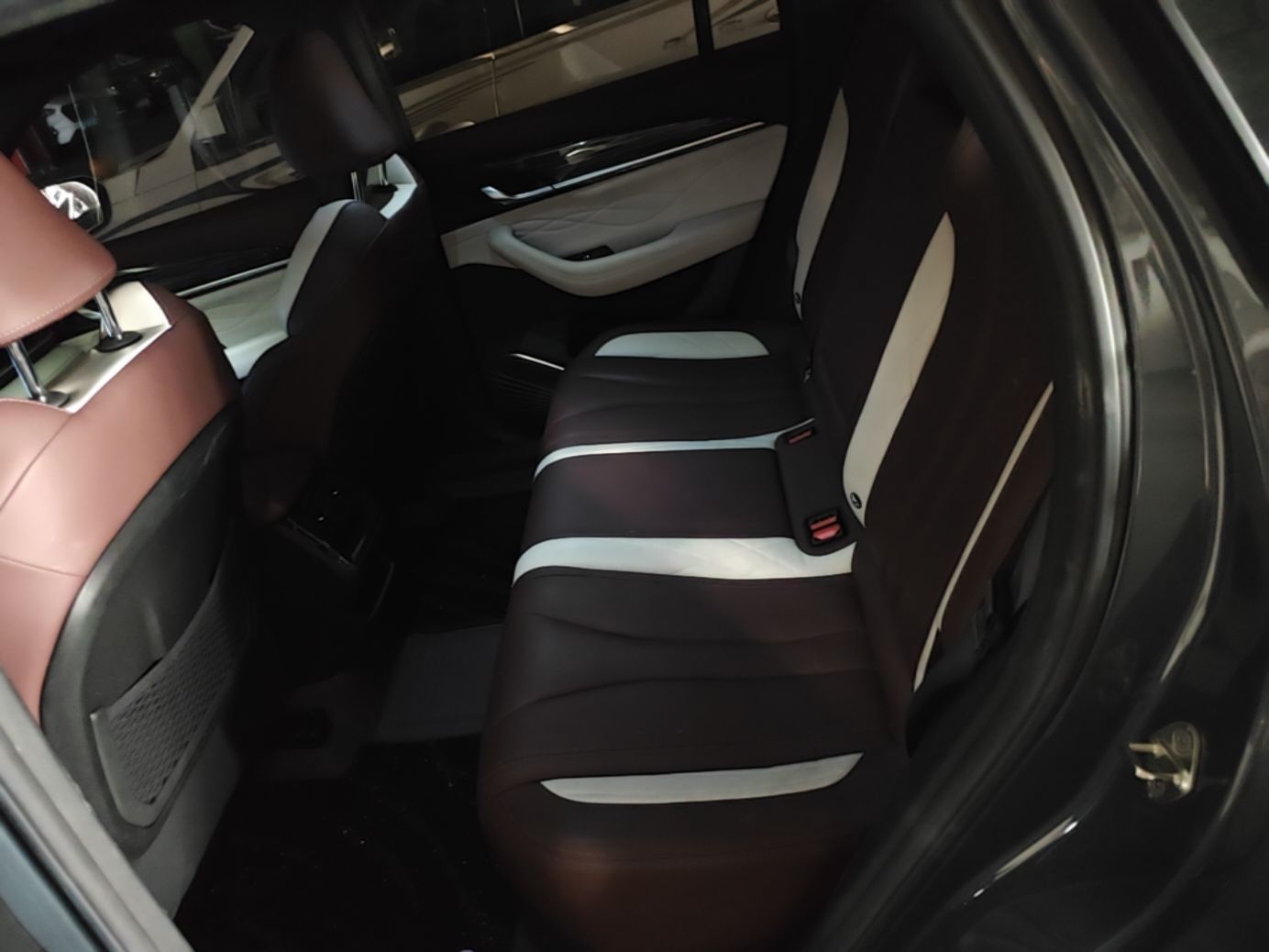 Geely Auto Monjaro L 2021 2.0TD DCT EVO Two-Wheel Drive Prestige Version — снимка 16