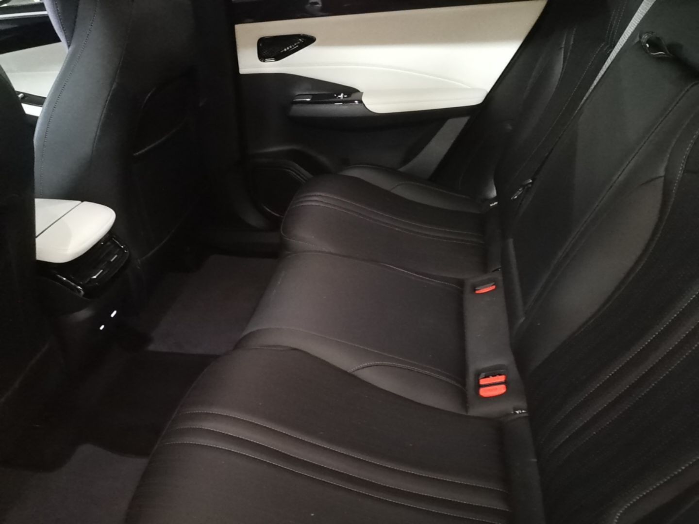 Geely Galaxy L7 2024 1.5T 115 km PLUS Dragon Edition — снимка 16
