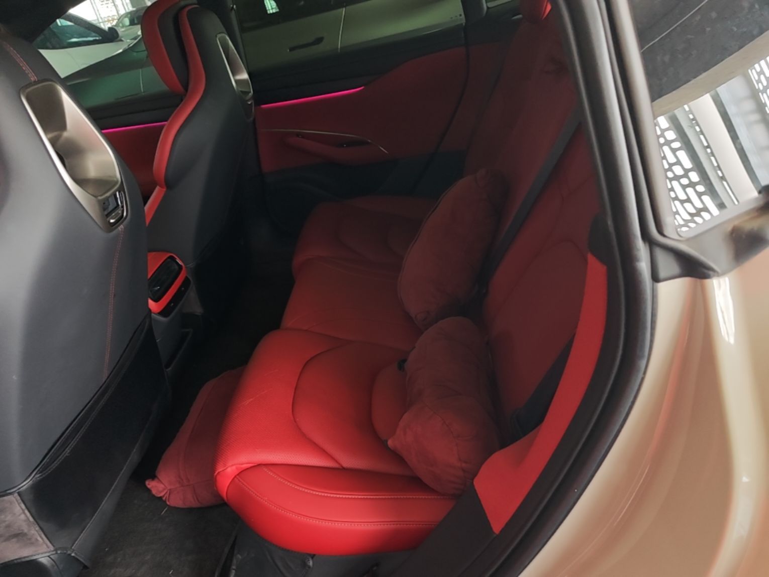 Xiaomi Auto SU7 2024 Rear-Drive Ultra-Long Range Advanced Pro-Level Intelligent Driving Version — снимка 16