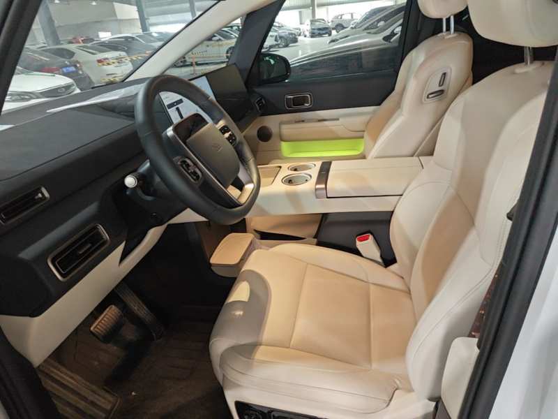 Used Li Auto MEGA 2025 Ultra Smart Refreshed Edition — 13