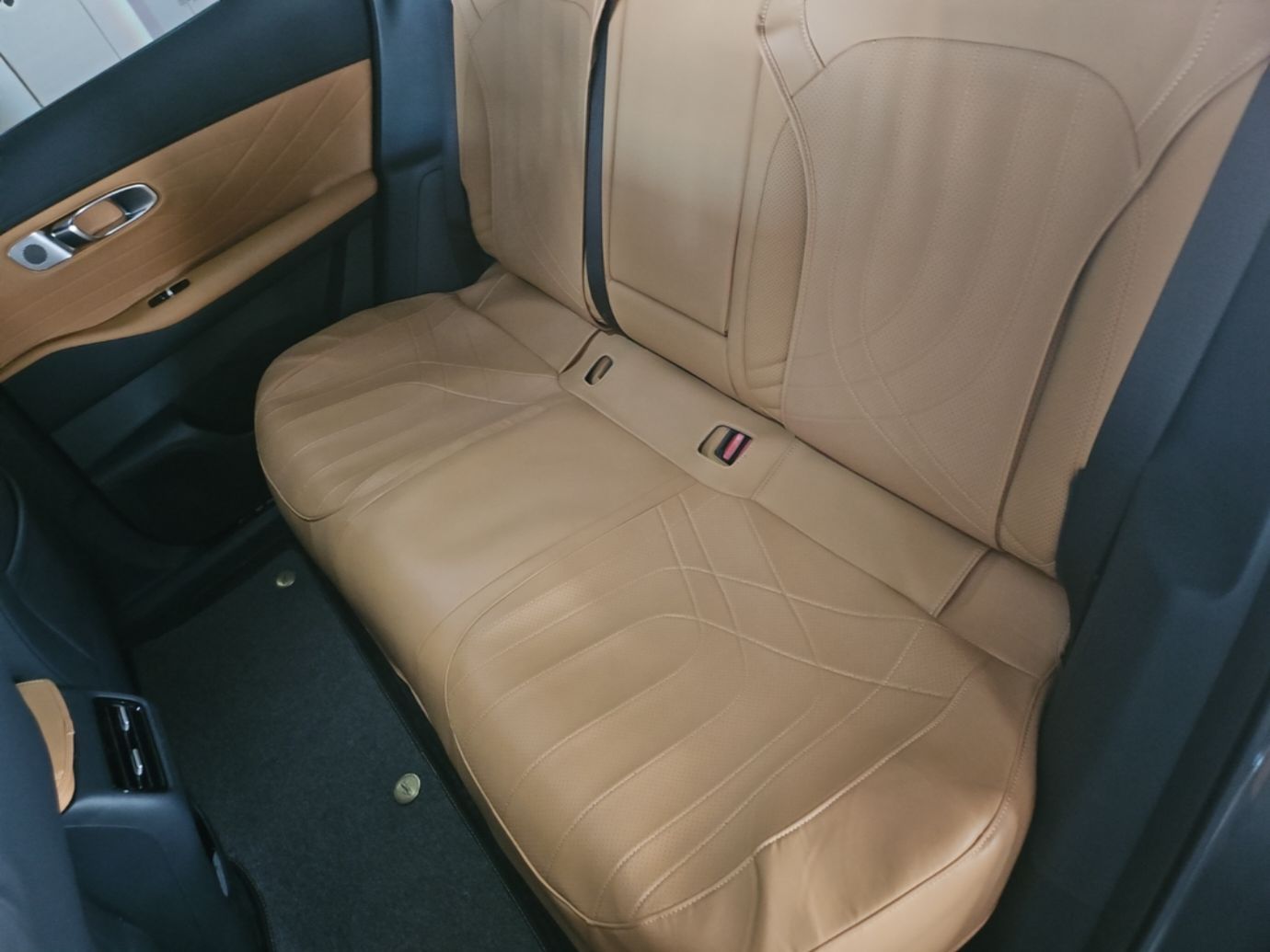 Geely Galaxy Xingjian 7 EM-i 2025 120km Exploration+ Version — снимка 19