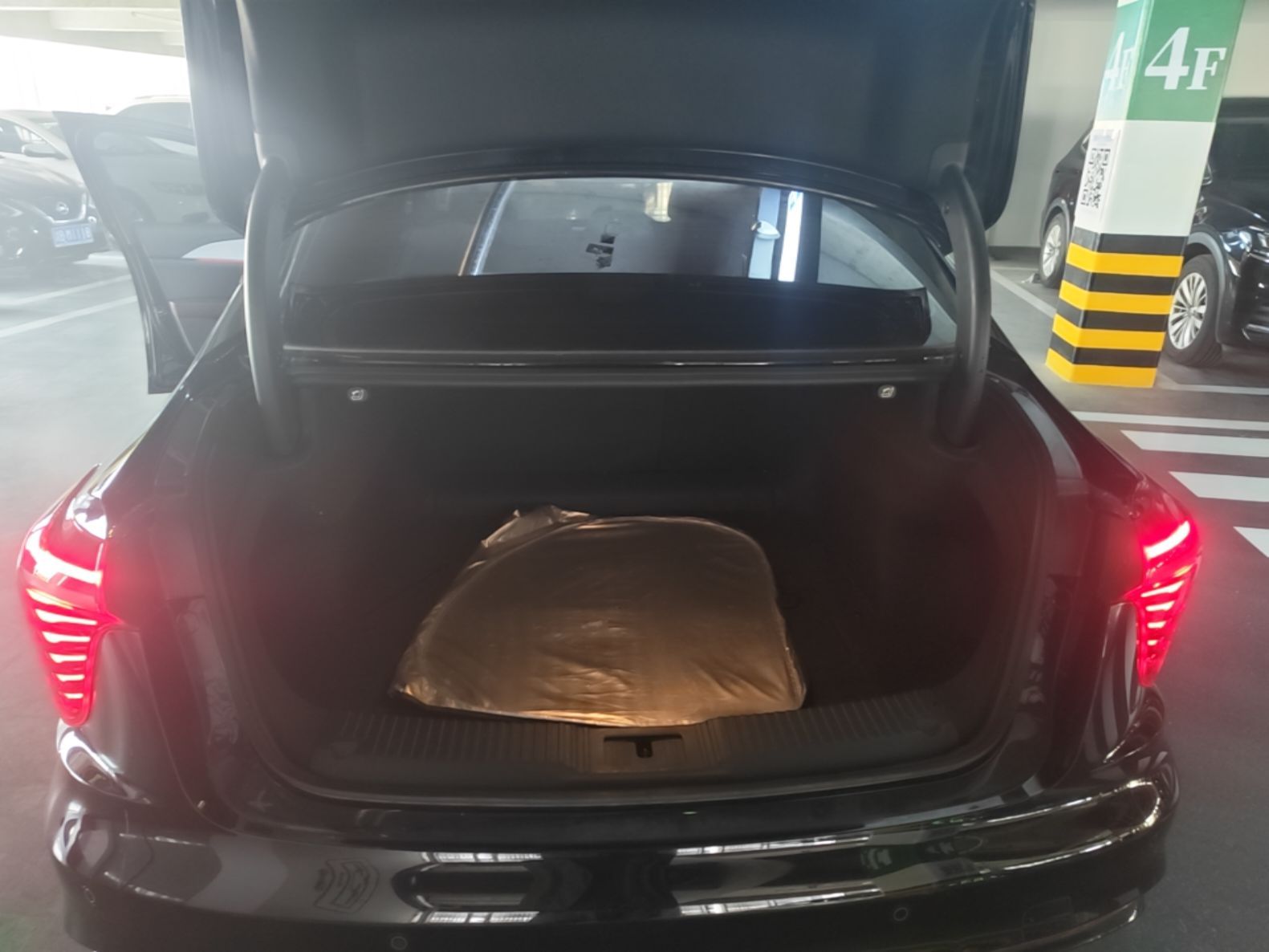 Hongqi H5 2025 2.0T Automatic Xuan Ying Edition — снимка 18