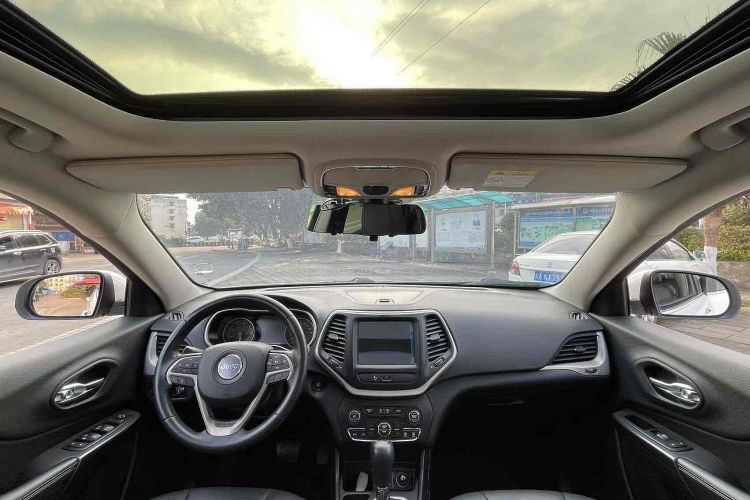 Used Jeep Cherokee 2017 2.0L Superior Edition