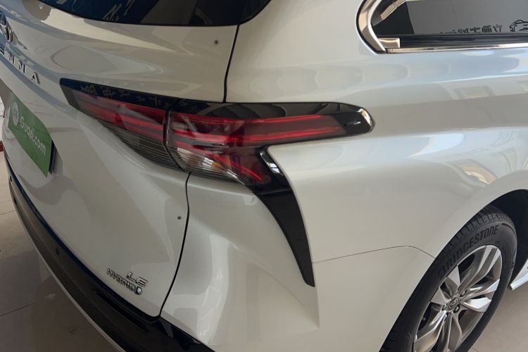 Used Toyota SIENNA 2024 2.5L Hybrid Comfort Edition Right Rear Taillight